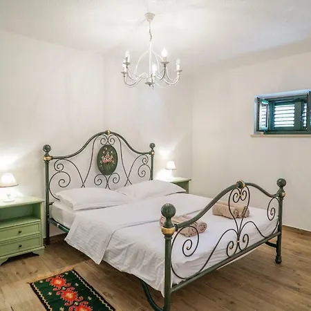 Hause Monteneze Villa Zagvozd