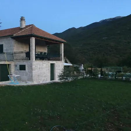 Hause Monteneze Villa *